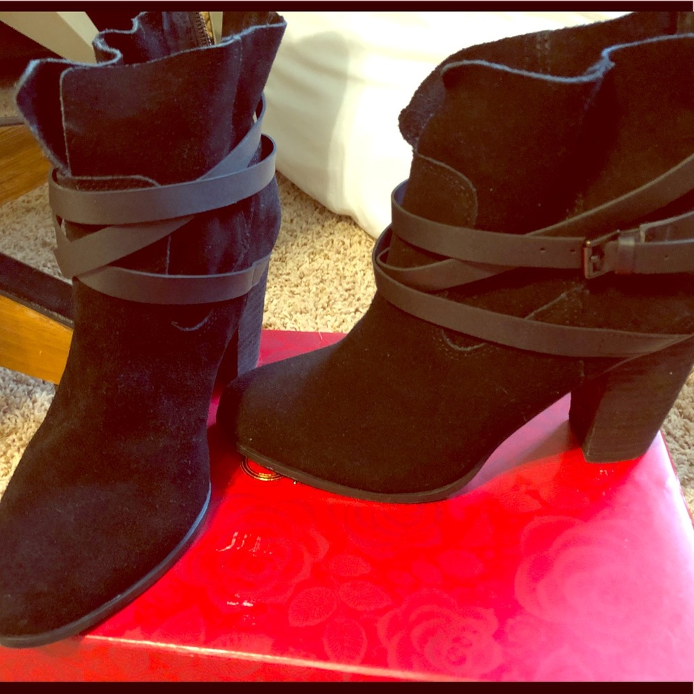 Carlos Santana Helene Black Bootie size 8